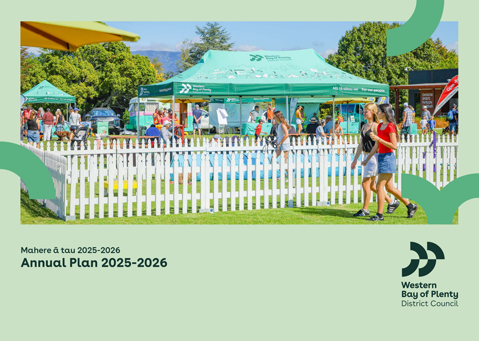 A group of people walking in front of a white fence

AI-generated content may be incorrect.